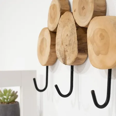 Nautilus, Nearby Svetilnik