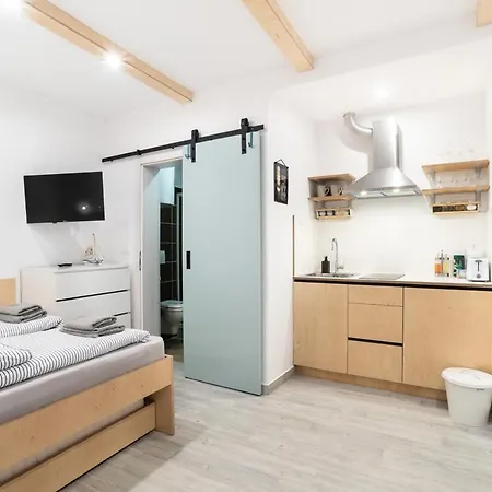 Nautilus, Nearby Svetilnik Apartman Izola