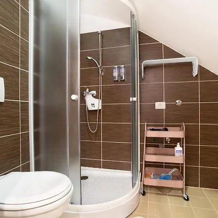 Nautilus, Nearby Svetilnik * Izola