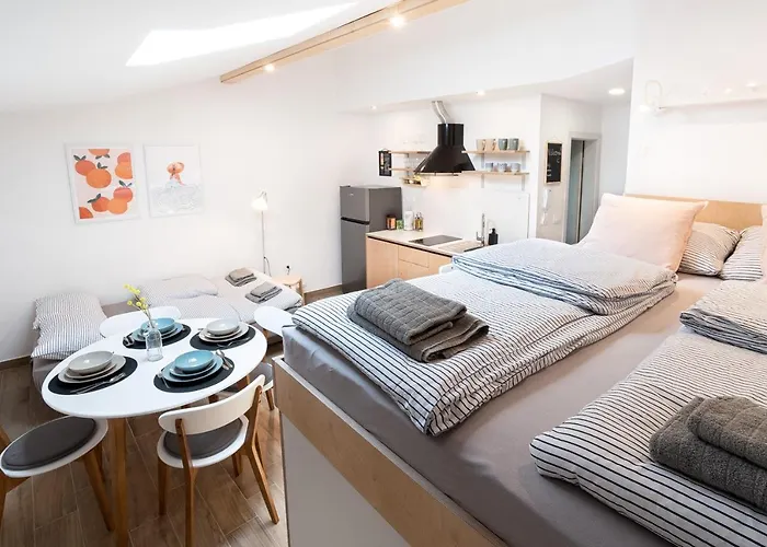 Nautilus, Nearby Svetilnik