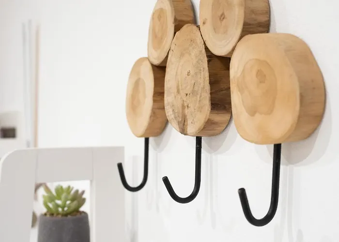 Nautilus, Nearby Svetilnik