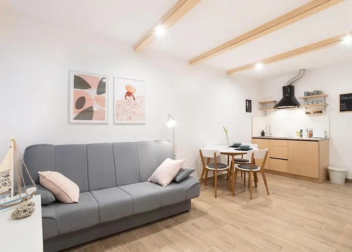 Nautilus, Nearby Svetilnik