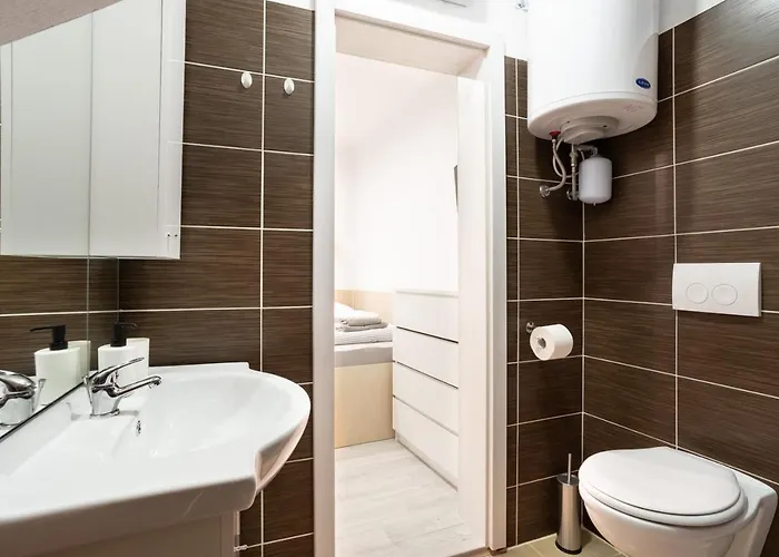 Nautilus, Nearby Svetilnik Appartement