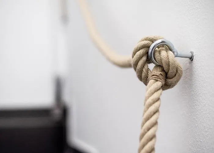 Nautilus, Nearby Svetilnik Izola