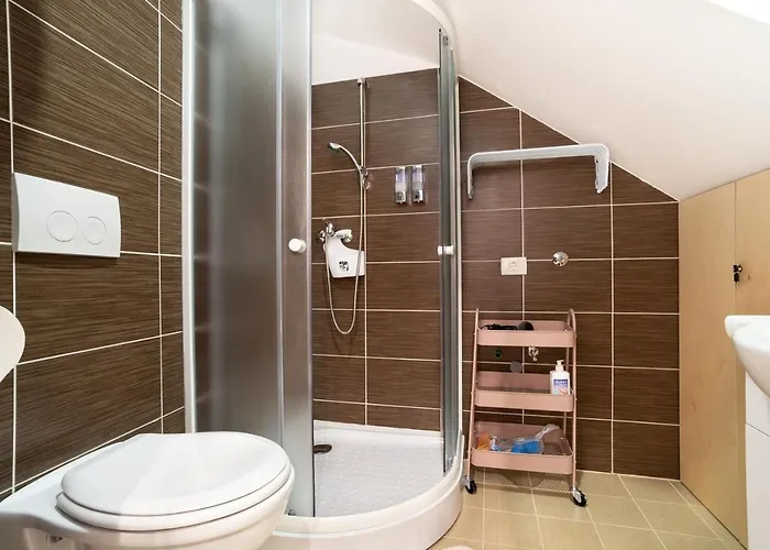 Nautilus, Nearby Svetilnik * Izola