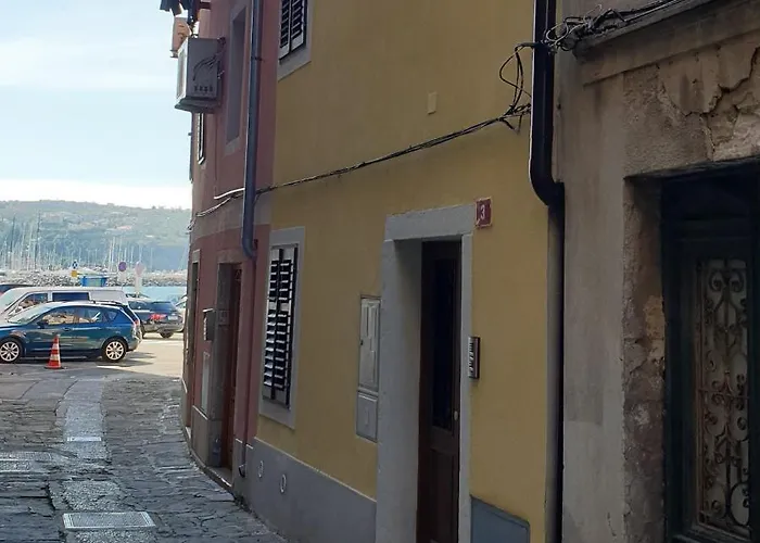 Nautilus, Nearby Svetilnik Appartamento Izola