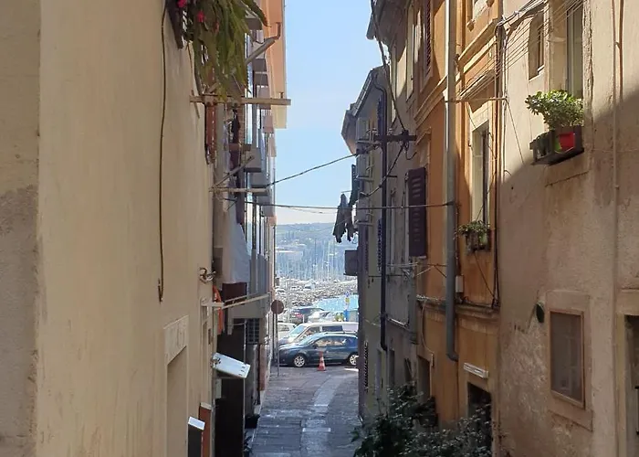 Nautilus, Nearby Svetilnik Appartement *