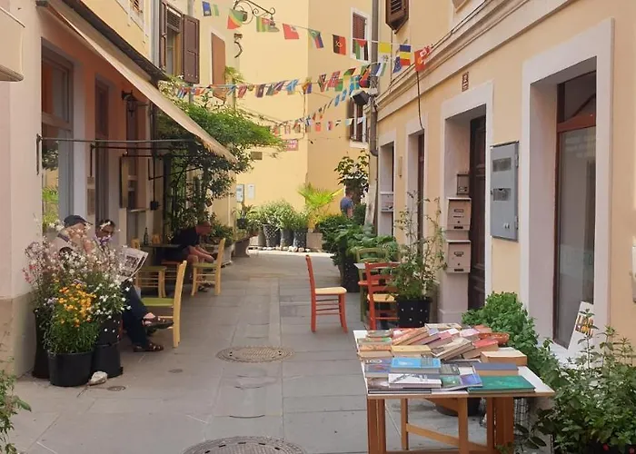 Nautilus, Nearby Svetilnik * Izola