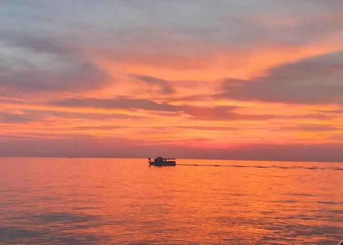 Nautilus, Nearby Svetilnik *