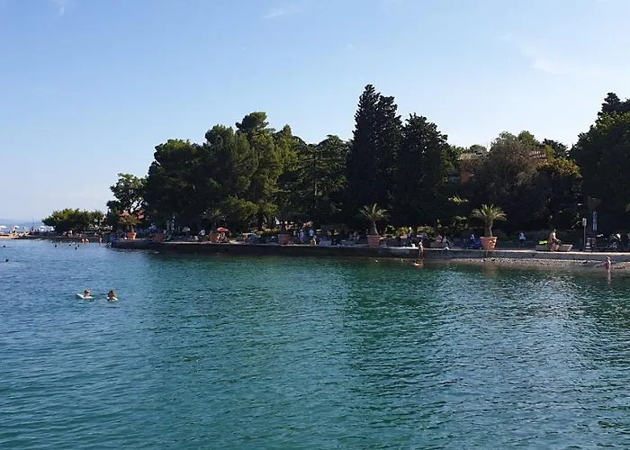 Nautilus, Nearby Svetilnik * Izola