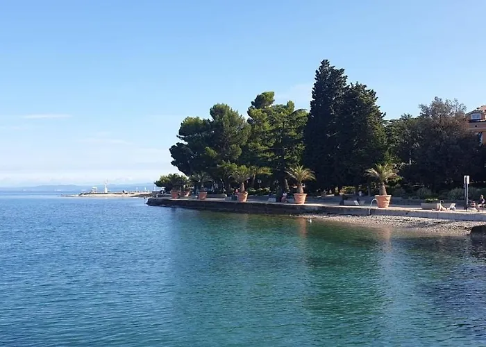 Nautilus, Nearby Svetilnik * Izola