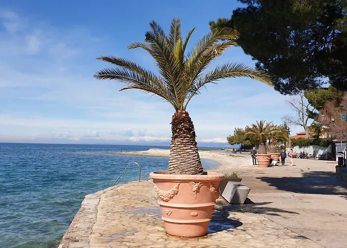 Nautilus, Nearby Svetilnik Appartement *