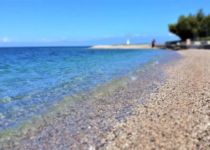 Nautilus, Nearby Svetilnik *